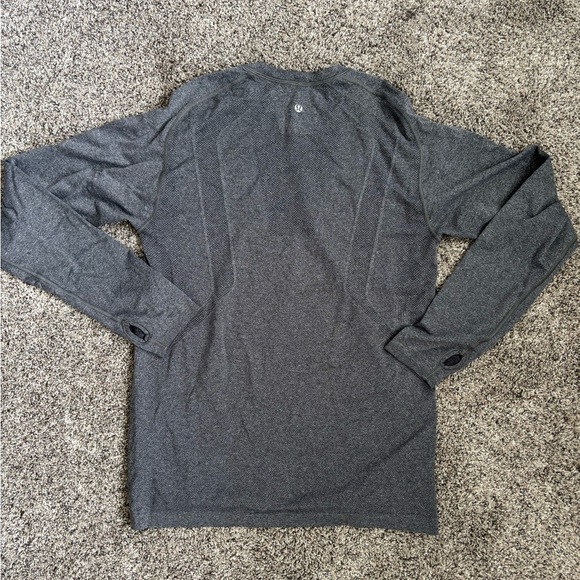 Men’s Lululemon Long Sleeve Shirt - Picture 2 of 5